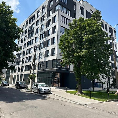 Люкс Апартаменти В Центрі Жк Театральний І Жк Шевченка Rivne Esterno foto